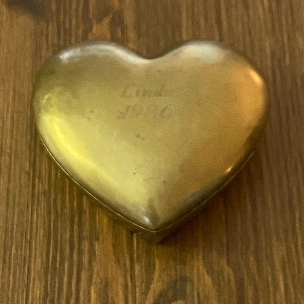 engraved vintage brass heart trinket holder (engraved: Linda 1986) 40 years